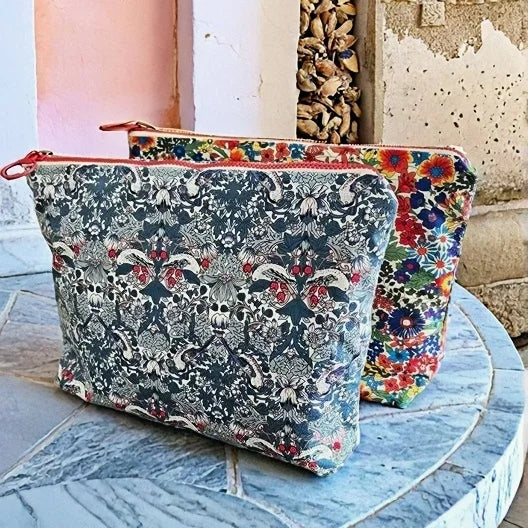 UK Style Classic Floral Embroidered Cosmetic Bag | Large-Capacity Travel Organizer & Toiletry Pouch