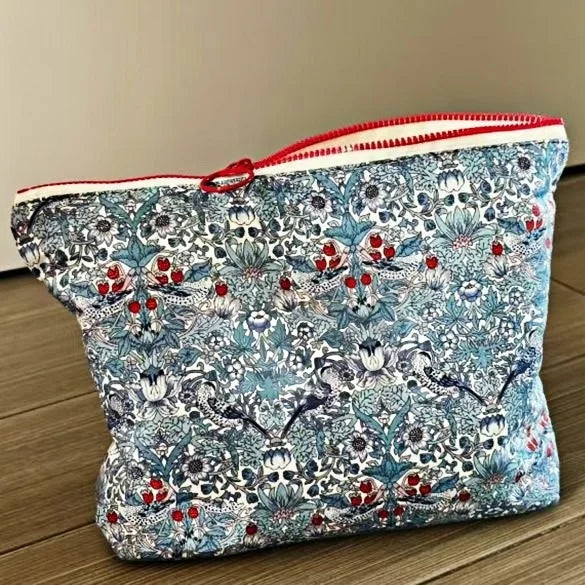 UK Style Classic Floral Embroidered Cosmetic Bag | Large-Capacity Travel Organizer & Toiletry Pouch