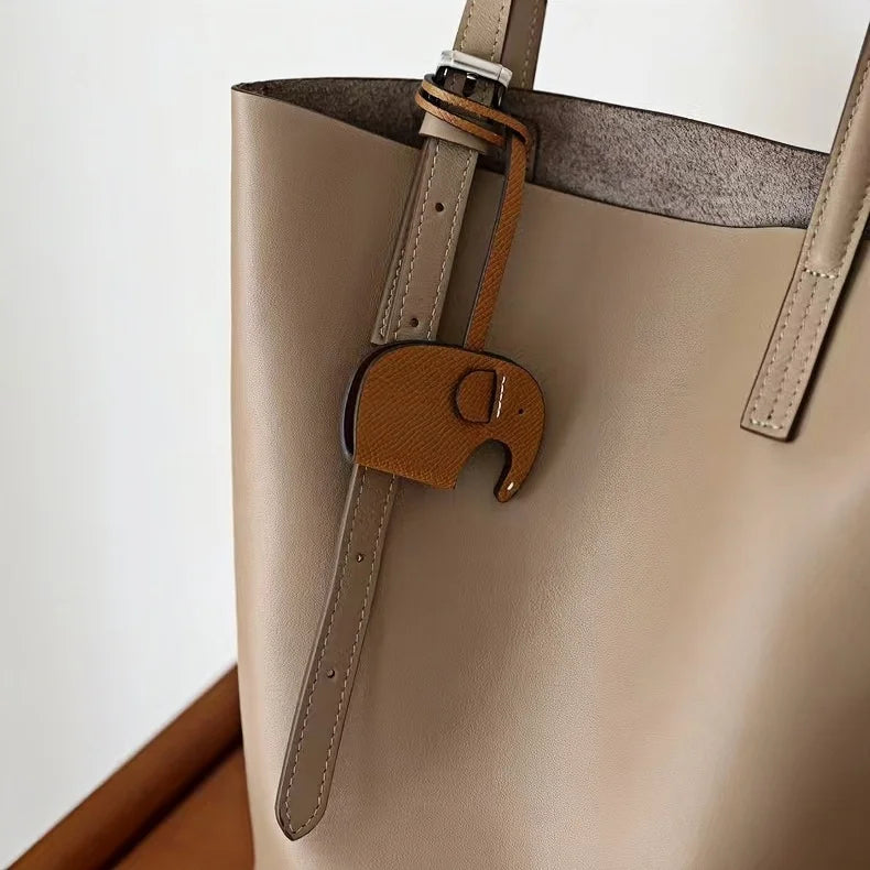 Handcrafted Elephant Leather Charm – Full-Grain Cowhide Bag Accessory with Minimalist Elegance