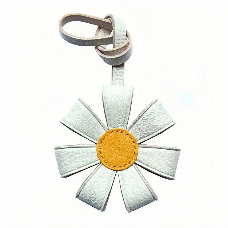 Geometric Daisy Leather Bag Charm – Minimalist Handmade Design, High-Quality Key Accessory, Premium Full-Grain Goatskin, Sophisticated Gift for Women